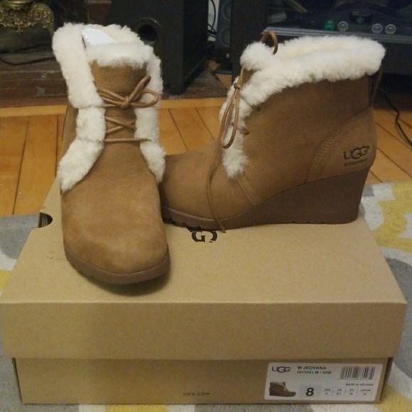 ugg jeovana